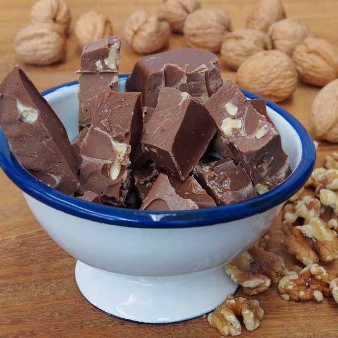 CHOCOLATE GOURMET CON LECHE Y NUECES (300 g.) Chocolates gourmet